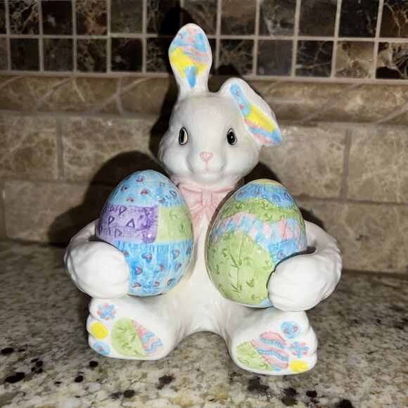 Patchwork Bunny with Egg Salt and Pepper Shakers Hand Painted Easter NEW in Box - Picture 1 of 8